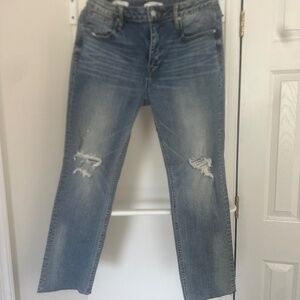 Straight cropped distressed jeans
